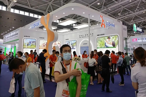 首日人气旺！今年CHINAPLAS鹿山展台有何亮点？